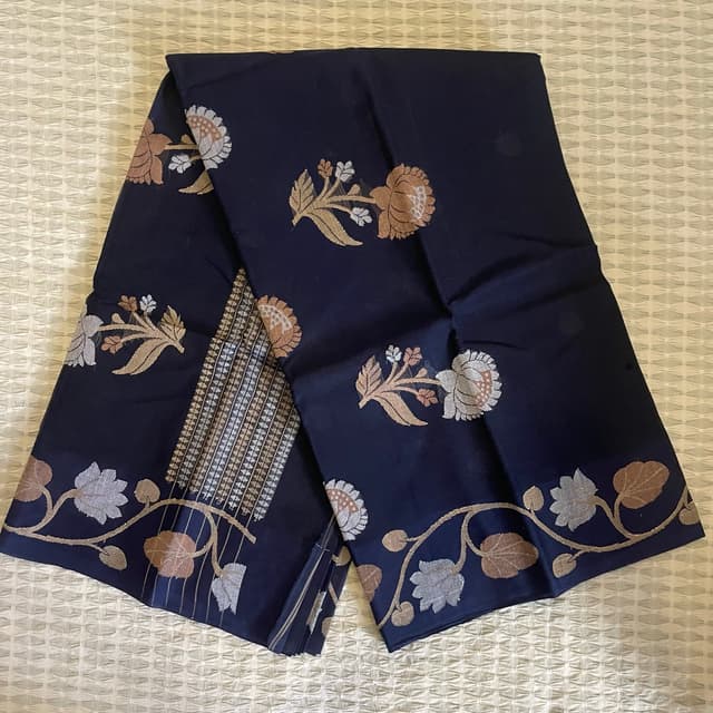 Lotus Bloom Jamdani detail